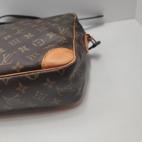 Louis Vuitton Authentic Potomac Crossbody Messenger - Picture 5 of 16